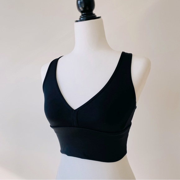 Structured Sports Bra - Picture 3 of 9